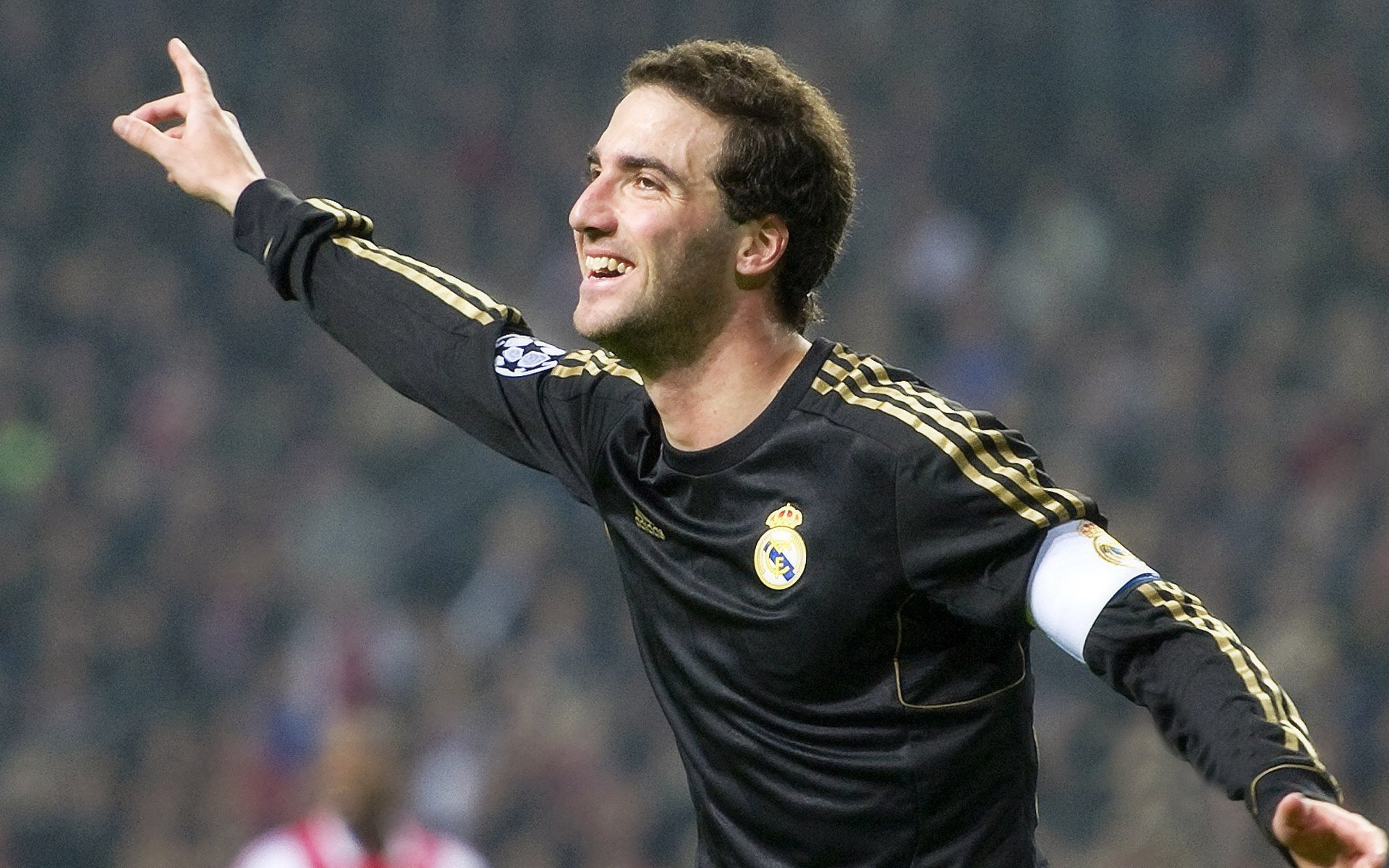 开云APP-北欧风暴席卷非洲雄狮,瑞典大胜喀麦隆,苏亚雷斯导演经典一战